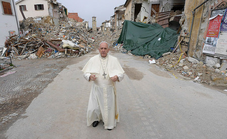 Papst Franziskus besucht Amatrice / KNA-Bild / Osservatore Romano