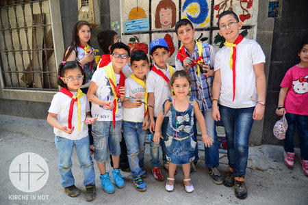 Kinder beim Friedensgebet für Syrien