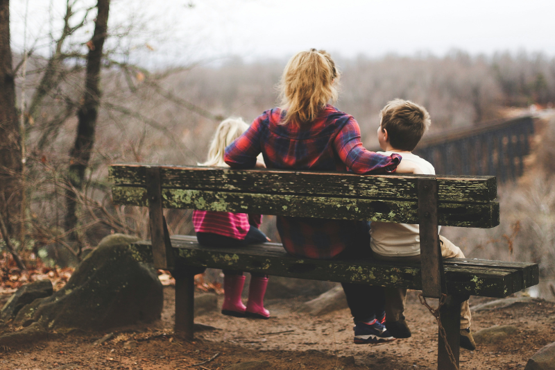 Benjamin Manley / Unsplash Alleinerziehende Frau mit Kindern