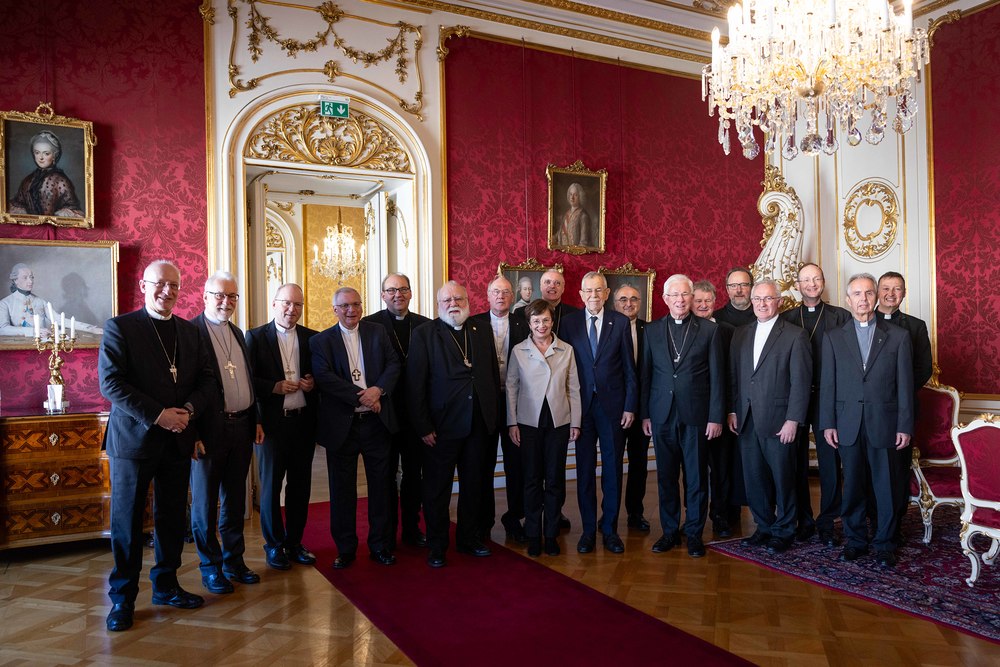 Bundespräsident Van der Bellen empfängt die Mitglieder der Ö. Bischofskonferenz (Hofburg, 6.11.2023) / HBF/Peter Lechner