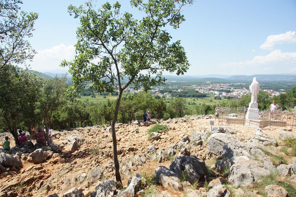 'Erscheinungsstelle' auf dem Podbrdo in Medjugorje / kathpress / Pernsteiner