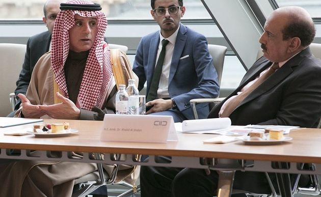 Saudischer Außenminister Adel bin Ahmed Al-Jubeir (links) im Wiener Dialogzentrum KAICIID / KAICIID