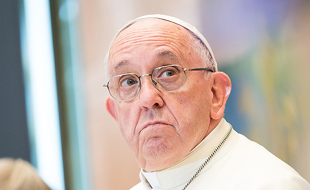 Pope Francis visits WCC / Albin Hillert/WCC 21 June 2018, Geneva, Switzerland: Pope Francis listens, as WCC general secretary Rev. Dr Olav Fykse Tveit speaks at an Ecumenical Encounter between Pope Francis and the World Council of Churches. On 21 June 2018, the World Council of Churches receiv