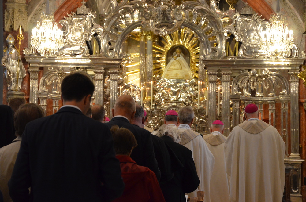 Vorsitzender der Bischofskonferenz, Lackner, feierte Messe mit Teilnehmern der vorsynodalen Beratung der Bischofskonferenz in Mariazell / Kathpress / Paul Wuthe Vorsitzender der Bischofskonferenz, Lackner, feierte Messe mit Teilnehmern der vorsynodalen Beratung der Bischofskonferenz in Mariazell