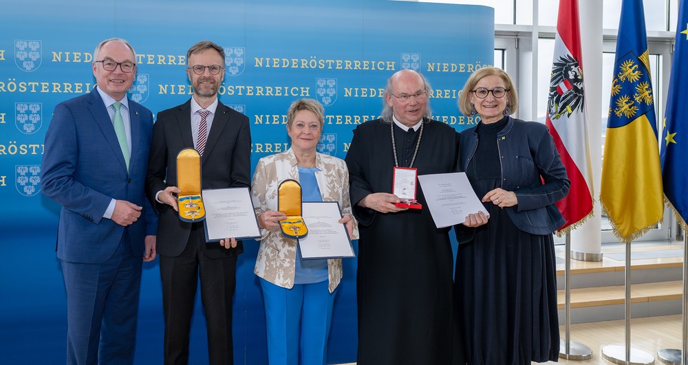 Hohe staatliche Auszeichnung für Melker Abt Wilfinger / NLK Filzwieser Hohe staatliche Auszeichnung für Melker Abt Wilfinger