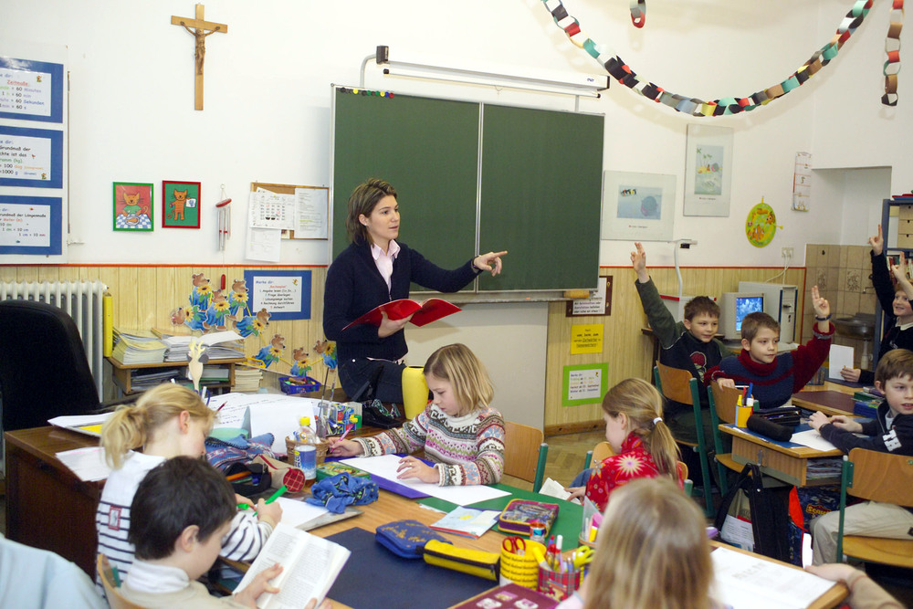 Volksschulklasse beim Unterricht / kathbild.at / Rupprecht