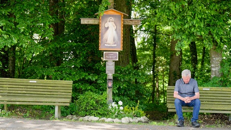 FeierAbend - Leben nach der Berg-Tragödie - Es ist eine der schwersten Bergtragödien der österreichischen Nachkriegsgeschichte: 1988 sterben fünf von insgesamt sieben Menschen bei einem Wettersturz am Hochschwab. Einer der Überlebenden ist der Landwi